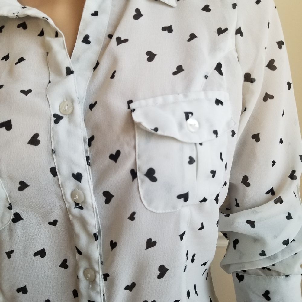 Derek Heart Collared Button Up Heart Pattern Top M - Picture 7 of 8